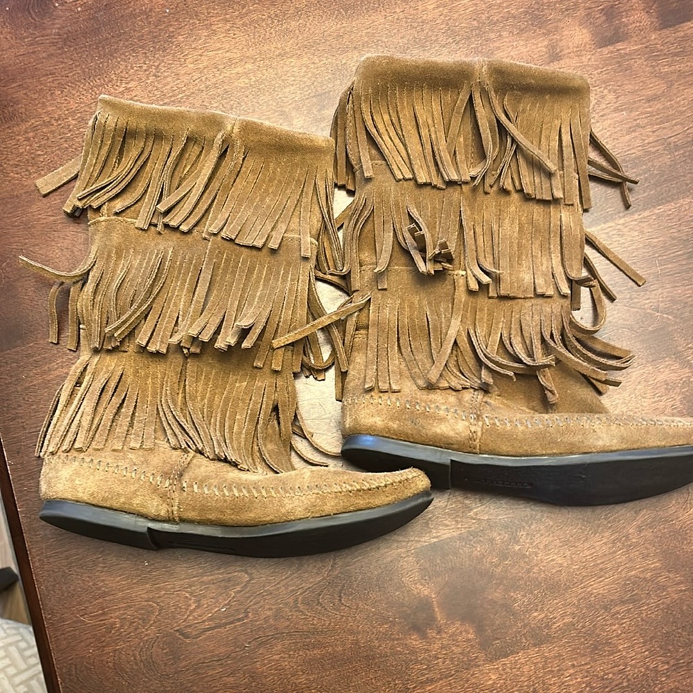 Minnetonka Tan Moccasin Fringe Shoes